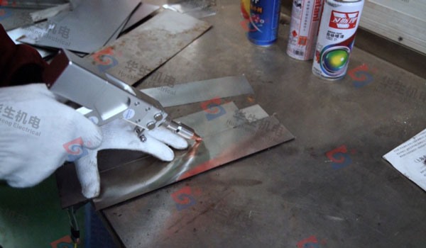 HS-F1500手持式激光焊接机平面焊接操作演示 